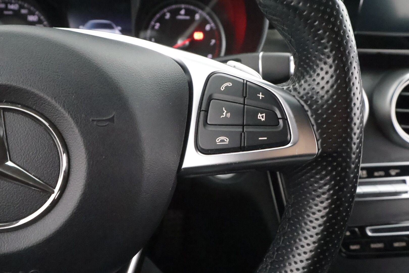 Mercedes-Benz C 2017 180 Coupé A Business AMG - | ILS-LED | P.Tutkat | Sporttipenkit | Nahka-Alcantara | Sisätilanlämmitin | Vakkari | Bluetooth | Suomi-auto | Kahdet renkaat |