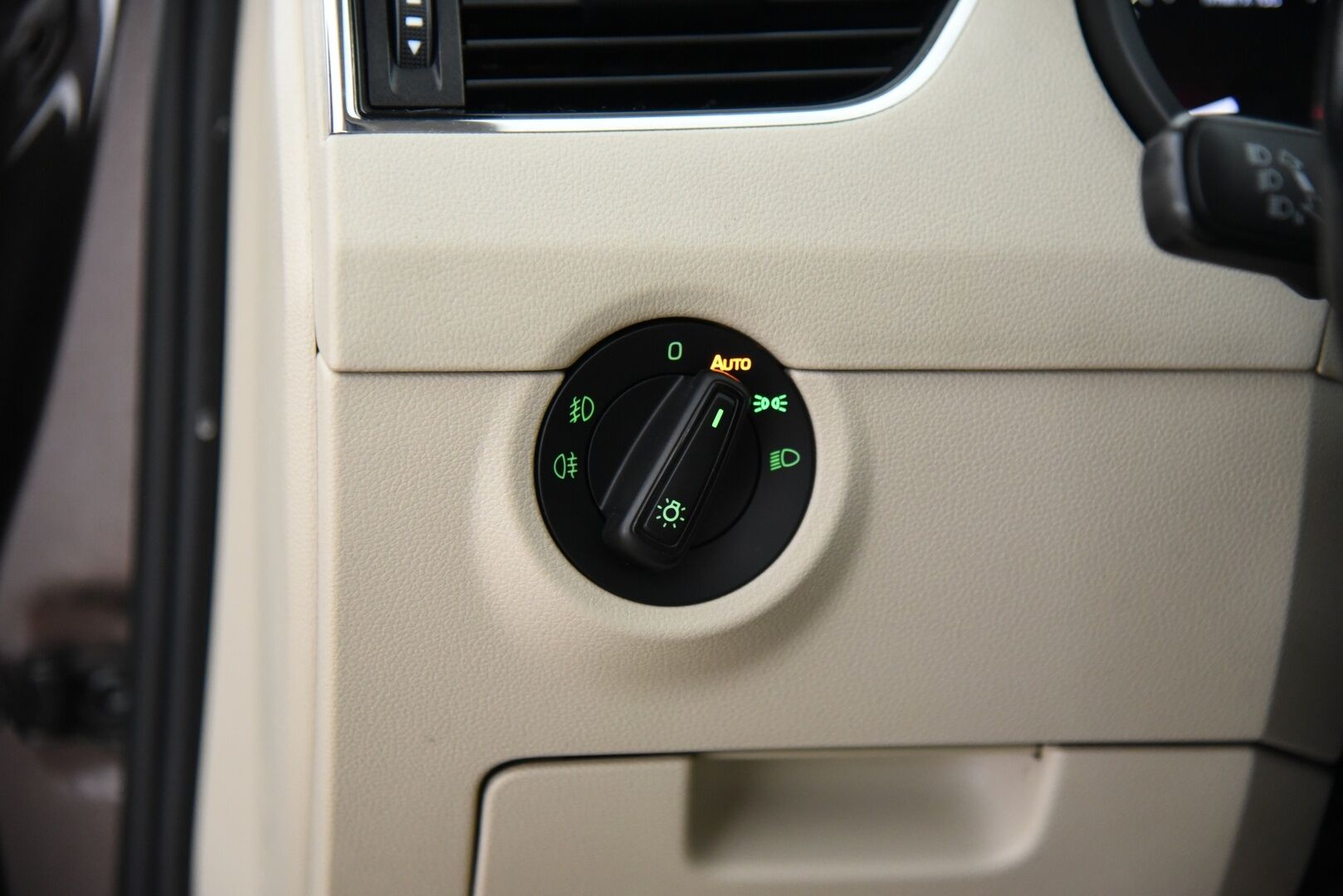Skoda Octavia 2018 Combi 1,4 TSI G-TEC Style DSG Autom. Adapt.vak / LED / Blis / Keyless / Muistipenkki - Adapt. Vak / BLIS / Keyless / Muistipenkit / P. Kamera / Kattavat varusteet!