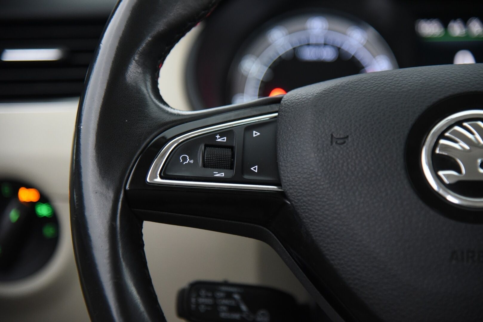 Skoda Octavia 2018 Combi 1,4 TSI G-TEC Style DSG Autom. Adapt.vak / LED / Blis / Keyless / Muistipenkki - Adapt. Vak / BLIS / Keyless / Muistipenkit / P. Kamera / Kattavat varusteet!