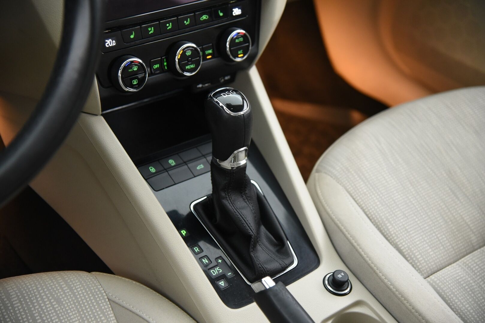 Skoda Octavia 2018 Combi 1,4 TSI G-TEC Style DSG Autom. Adapt.vak / LED / Blis / Keyless / Muistipenkki - Adapt. Vak / BLIS / Keyless / Muistipenkit / P. Kamera / Kattavat varusteet!