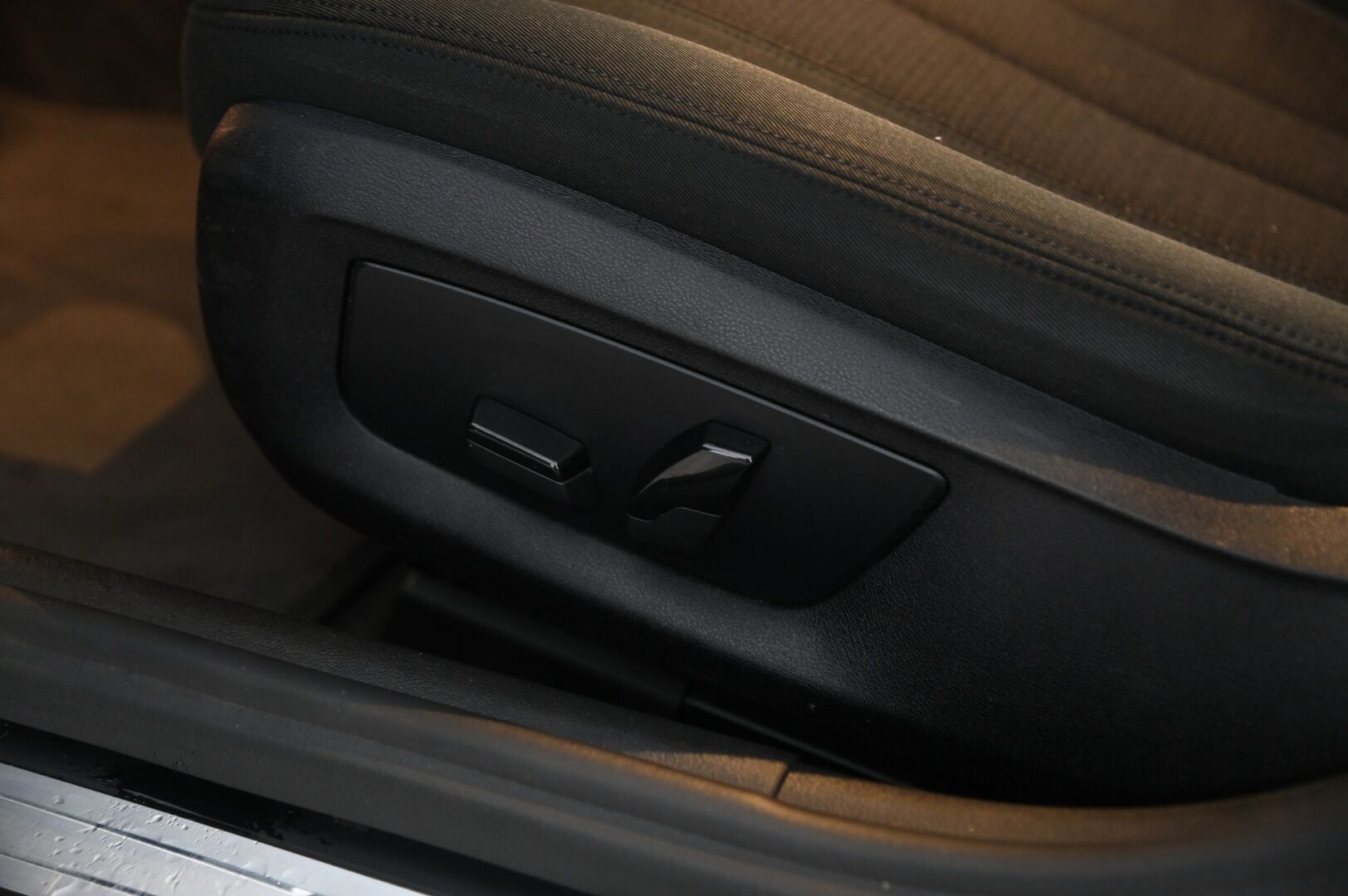 BMW 520 2017 G30 Sedan 520d A Business - Webasto | Koukku | Display key | 2x alut | Suomiauto