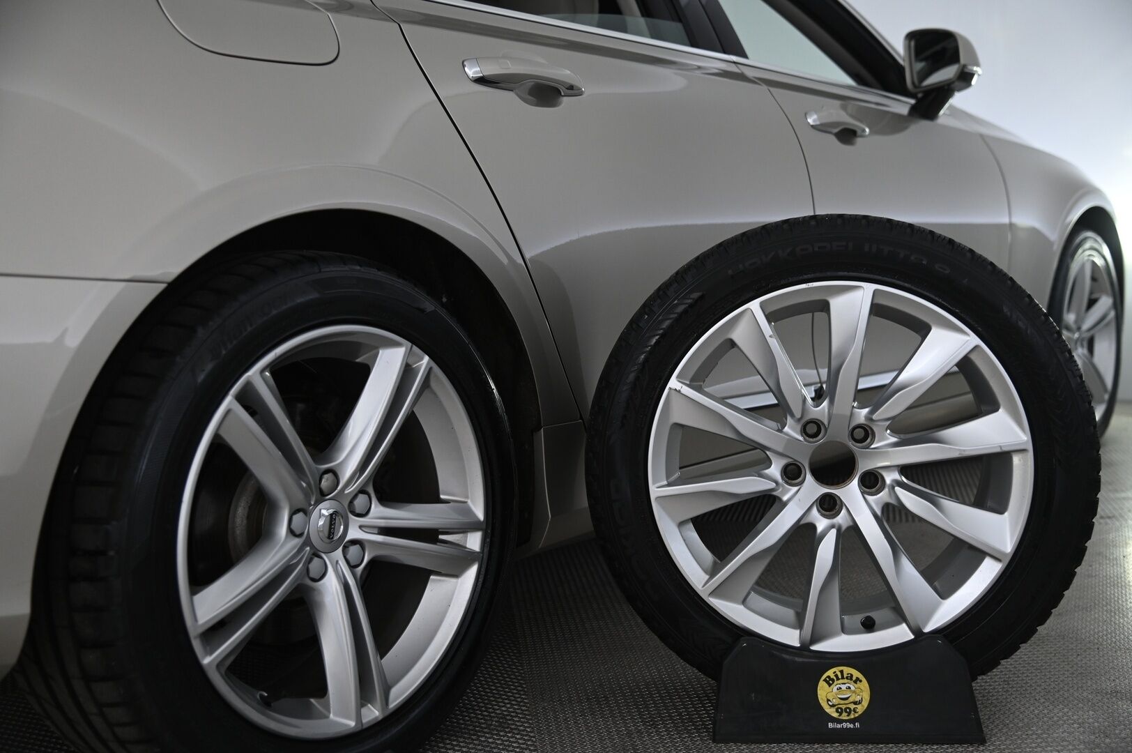 Volvo S90 2017 D4 Inscription aut - Lämmittettävä tuulilasi | VOC | Navi | Led | Suomi-Auto | High perf. Audio | ACC | 2x renkaat&vanteet