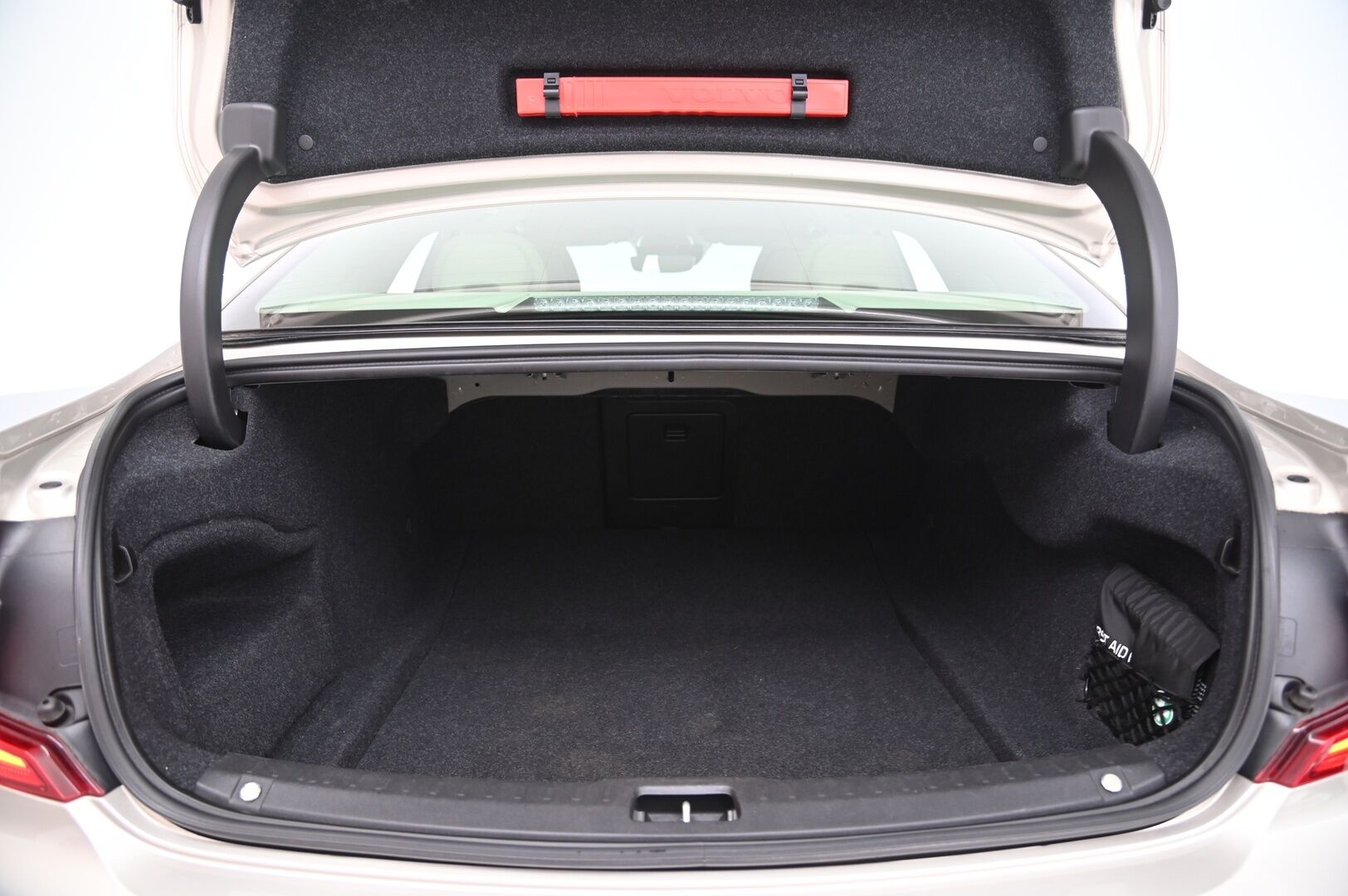 Volvo S90 2017 D4 Inscription aut - Lämmittettävä tuulilasi | VOC | Navi | Led | Suomi-Auto | High perf. Audio | ACC | 2x renkaat&vanteet