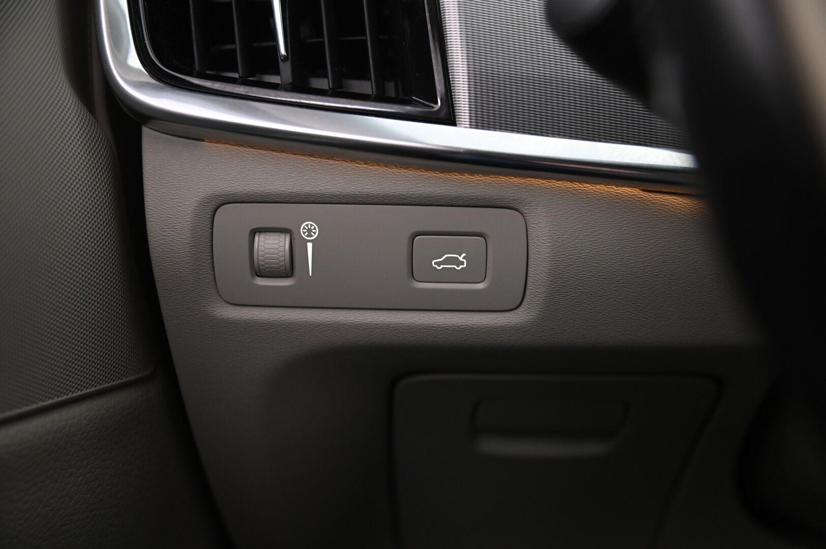 Volvo S90 2017 D4 Inscription aut - Lämmittettävä tuulilasi | VOC | Navi | Led | Suomi-Auto | High perf. Audio | ACC | 2x renkaat&vanteet