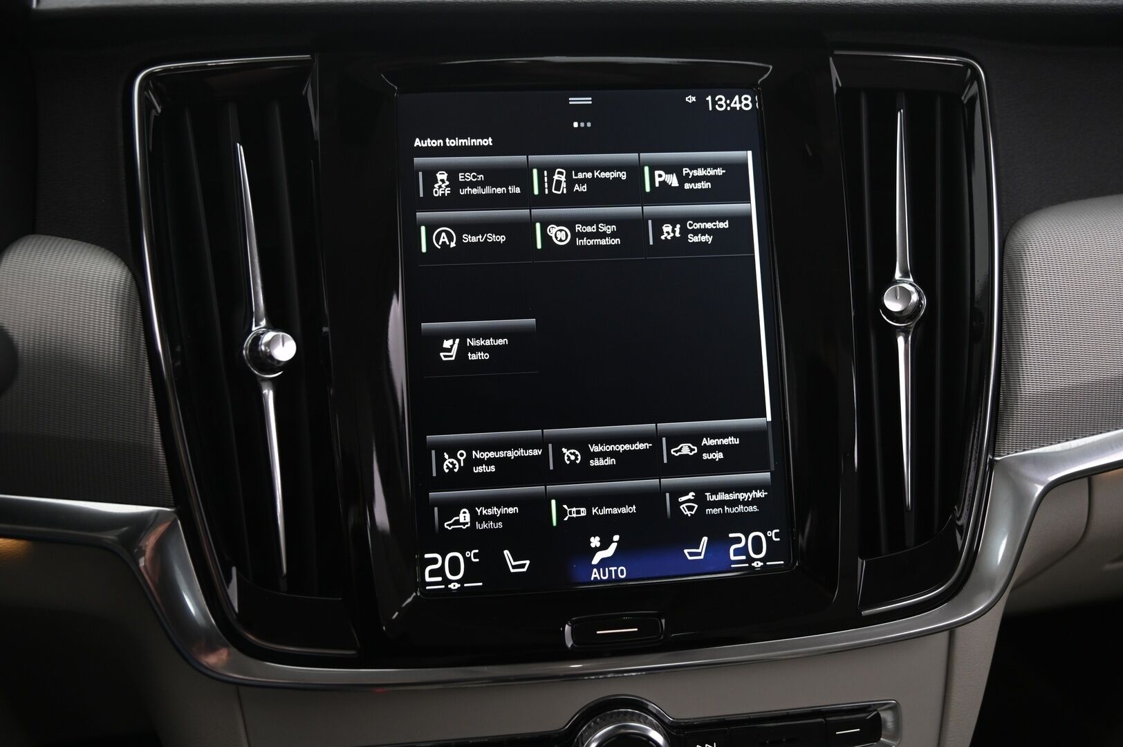 Volvo S90 2017 D4 Inscription aut - Lämmittettävä tuulilasi | VOC | Navi | Led | Suomi-Auto | High perf. Audio | ACC | 2x renkaat&vanteet