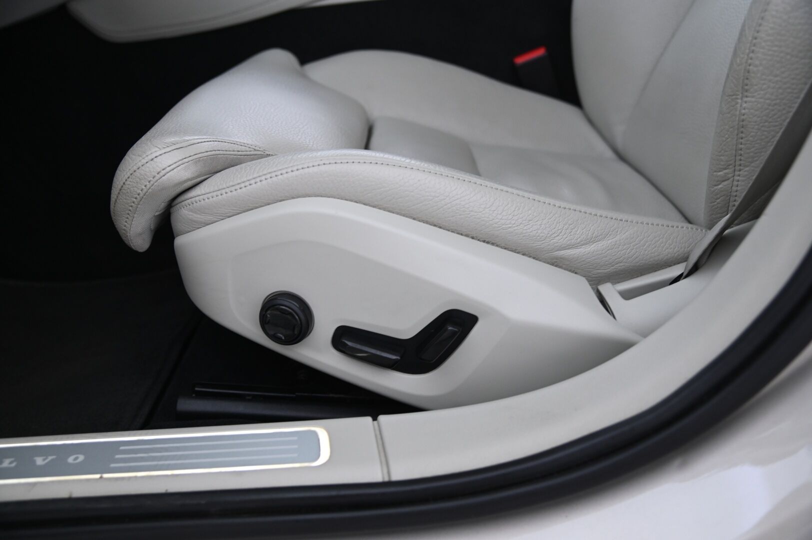 Volvo S90 2017 D4 Inscription aut - Lämmittettävä tuulilasi | VOC | Navi | Led | Suomi-Auto | High perf. Audio | ACC | 2x renkaat&vanteet