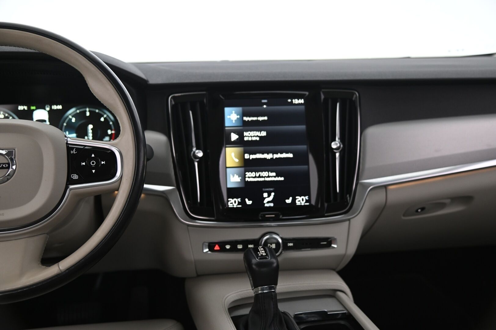 Volvo S90 2017 D4 Inscription aut - Lämmittettävä tuulilasi | VOC | Navi | Led | Suomi-Auto | High perf. Audio | ACC | 2x renkaat&vanteet