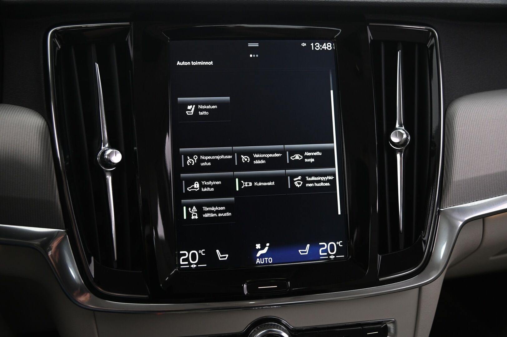Volvo S90 2017 D4 Inscription aut - Lämmittettävä tuulilasi | VOC | Navi | Led | Suomi-Auto | High perf. Audio | ACC | 2x renkaat&vanteet