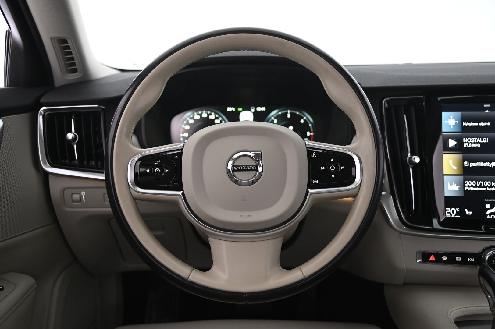 Volvo S90 2017 D4 Inscription aut - Lämmittettävä tuulilasi | VOC | Navi | Led | Suomi-Auto | High perf. Audio | ACC | 2x renkaat&vanteet