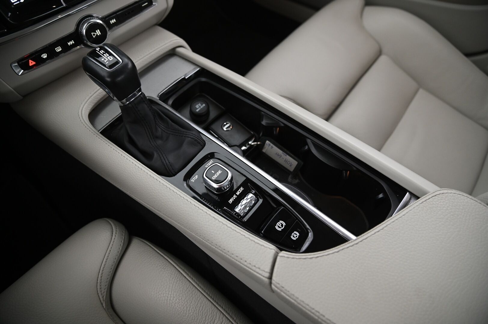 Volvo S90 2017 D4 Inscription aut - Lämmittettävä tuulilasi | VOC | Navi | Led | Suomi-Auto | High perf. Audio | ACC | 2x renkaat&vanteet