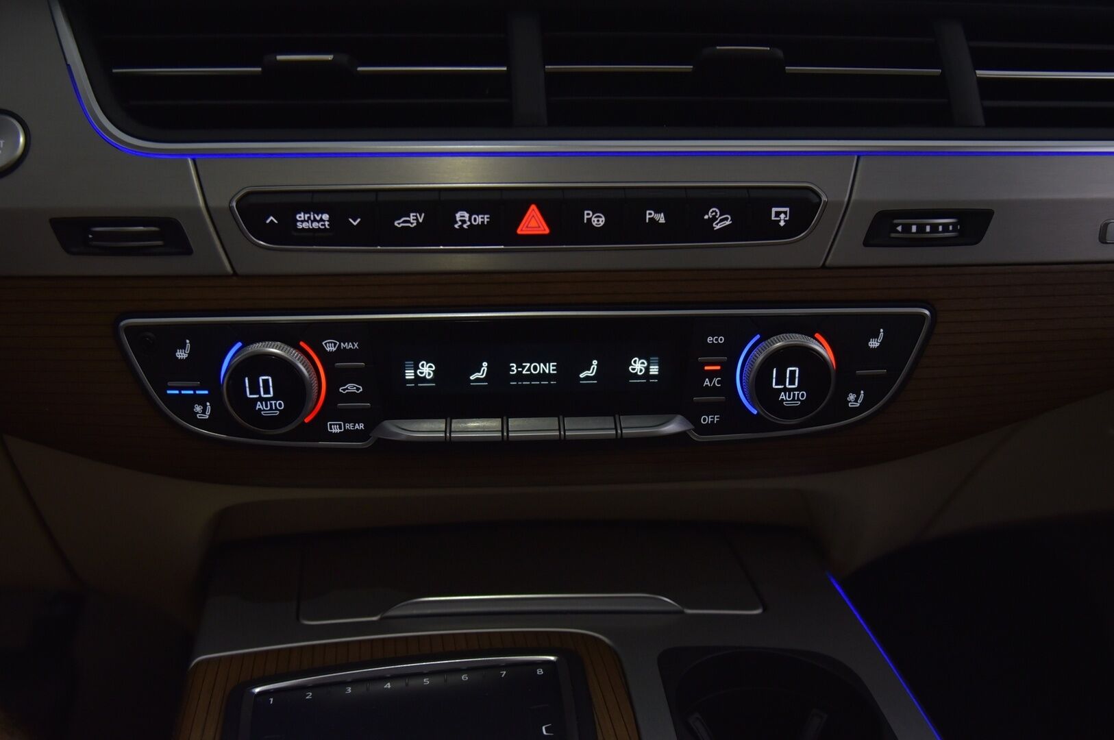 Audi Q7 2017 Business 3,0 V6 TDI e-tron quattro tiptronic - Huippuvarusteltu! | Webasto | Hierovat Penkit | ACC |  BOSE | Hieronta & Tuuletus | HUD | Panoraama | 360° | Digimittaristo | Muistipenkit | Soft Close | Night Vision