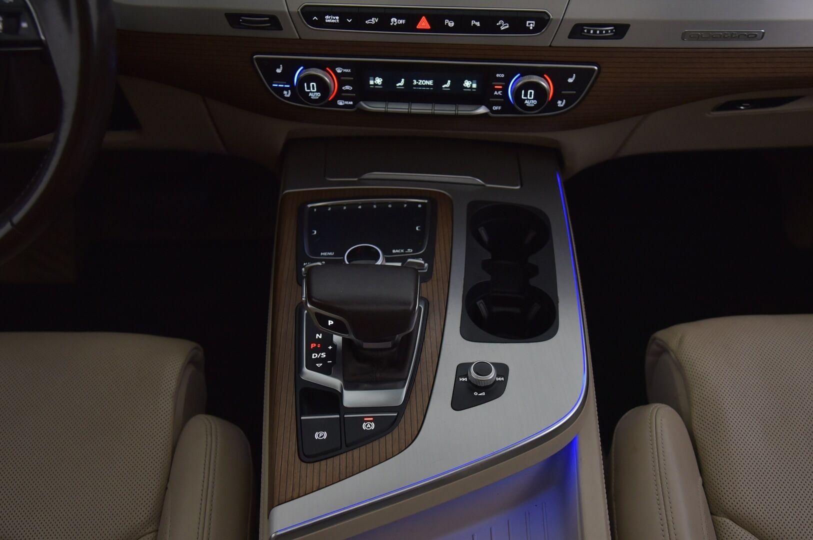 Audi Q7 2017 Business 3,0 V6 TDI e-tron quattro tiptronic - Huippuvarusteltu! | Webasto | Hierovat Penkit | ACC |  BOSE | Hieronta & Tuuletus | HUD | Panoraama | 360° | Digimittaristo | Muistipenkit | Soft Close | Night Vision