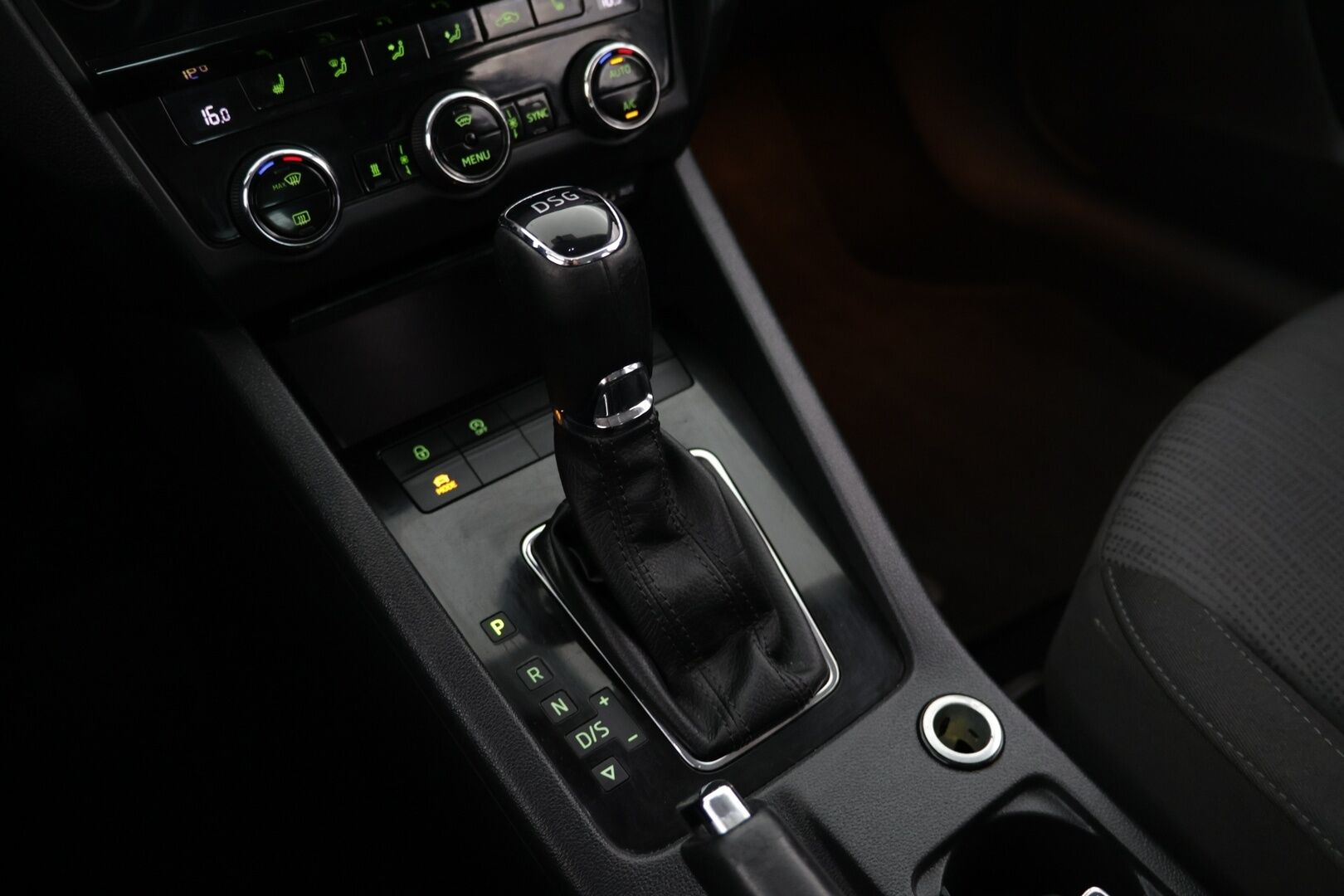 Skoda Octavia 2017 1,6 TDI Style DSG Autom / ACC  / Fullink/ Koukku - HULLUT AVAJAISHULINAT KORKOTARJOUS 3,29 %