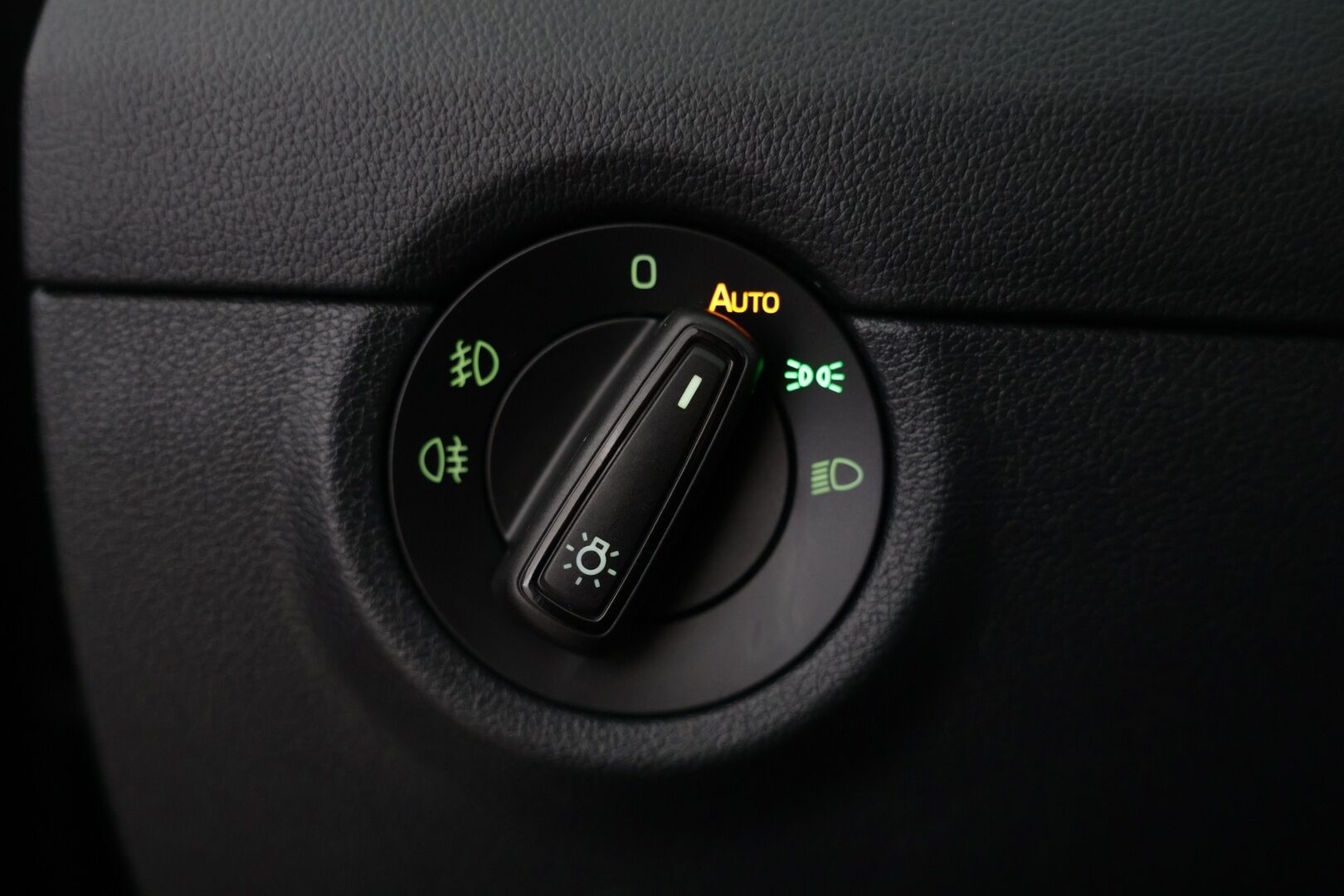 Skoda Octavia 2017 1,6 TDI Style DSG Autom / ACC  / Fullink/ Koukku - HULLUT AVAJAISHULINAT KORKOTARJOUS 3,29 %