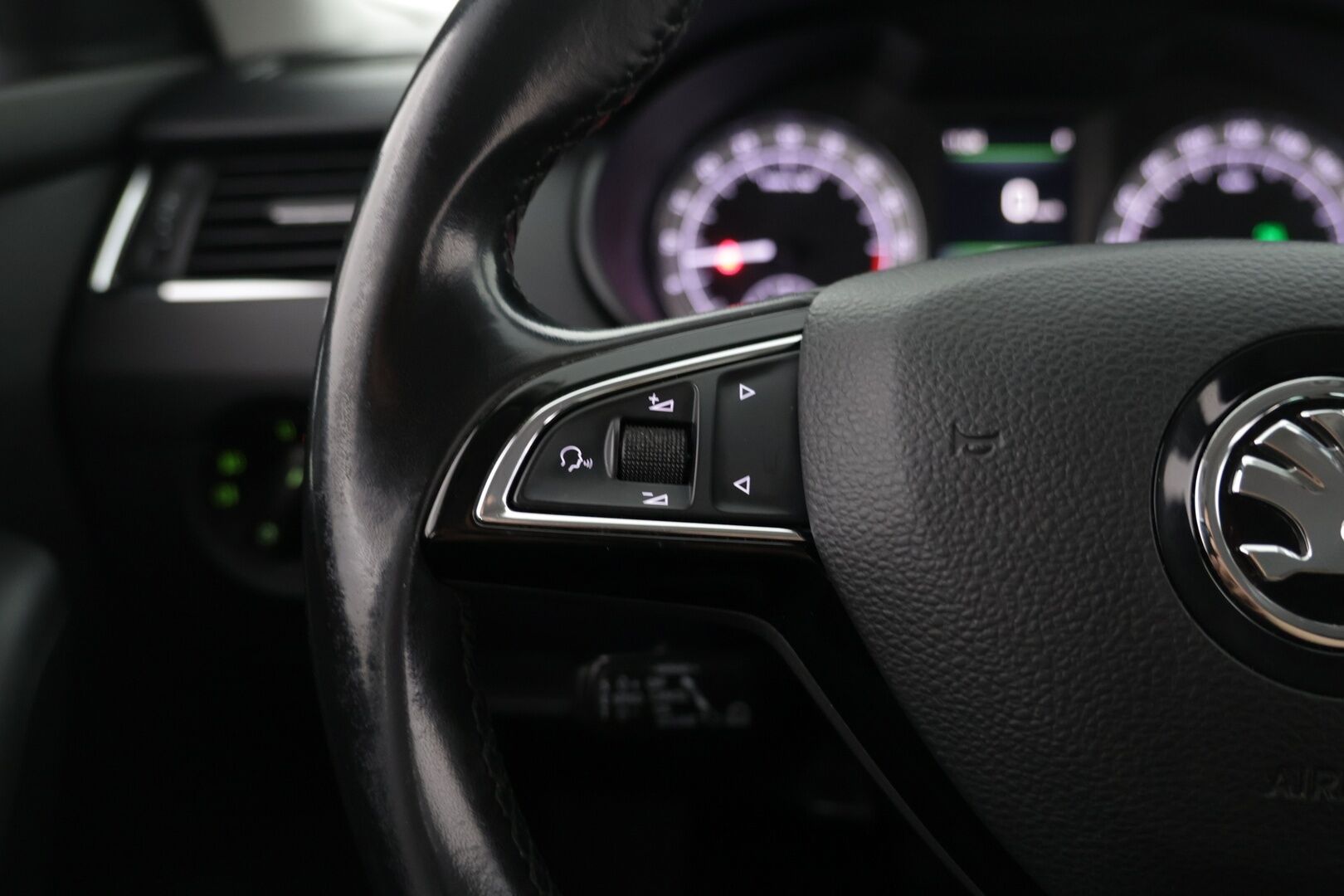 Skoda Octavia 2017 1,6 TDI Style DSG Autom / ACC  / Fullink/ Koukku - HULLUT AVAJAISHULINAT KORKOTARJOUS 3,29 %