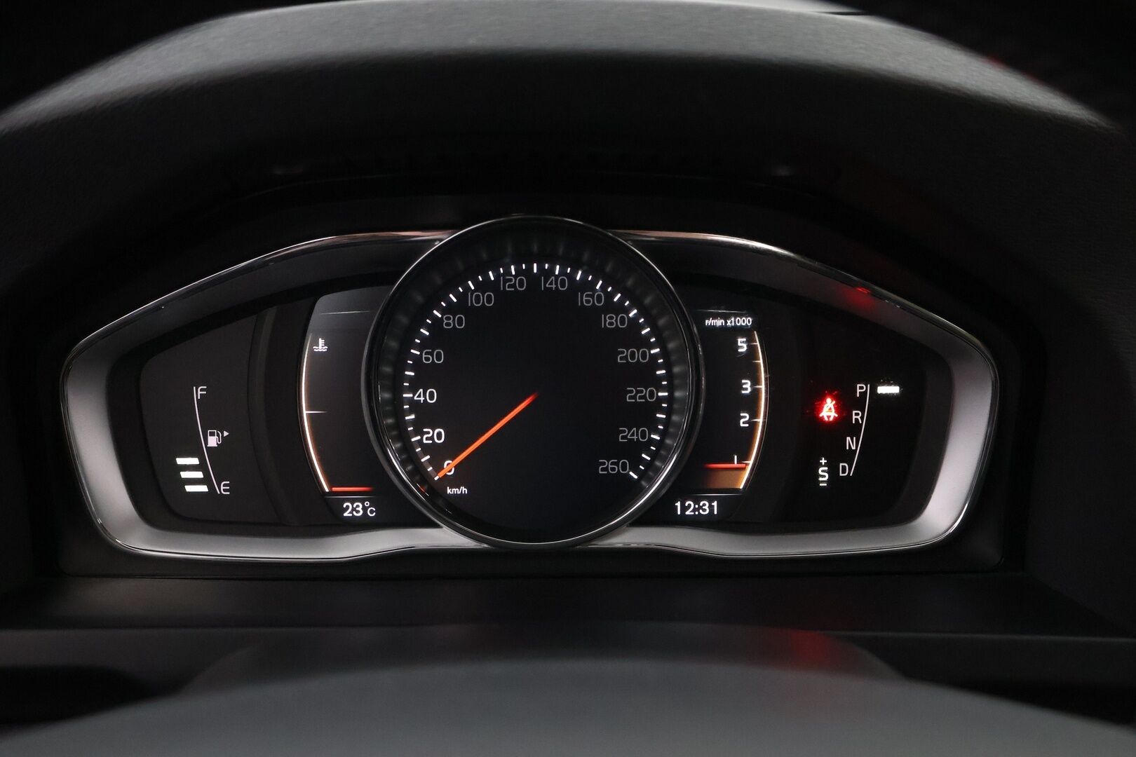Volvo V60 Cross Country 2017 D3 Business Classic aut - Suomiauto / Webasto / Vaalea Nahkasisusta / Ratinlämmitys / Sensus Navi / Digimittari / Jakopää hiljattain tehty!