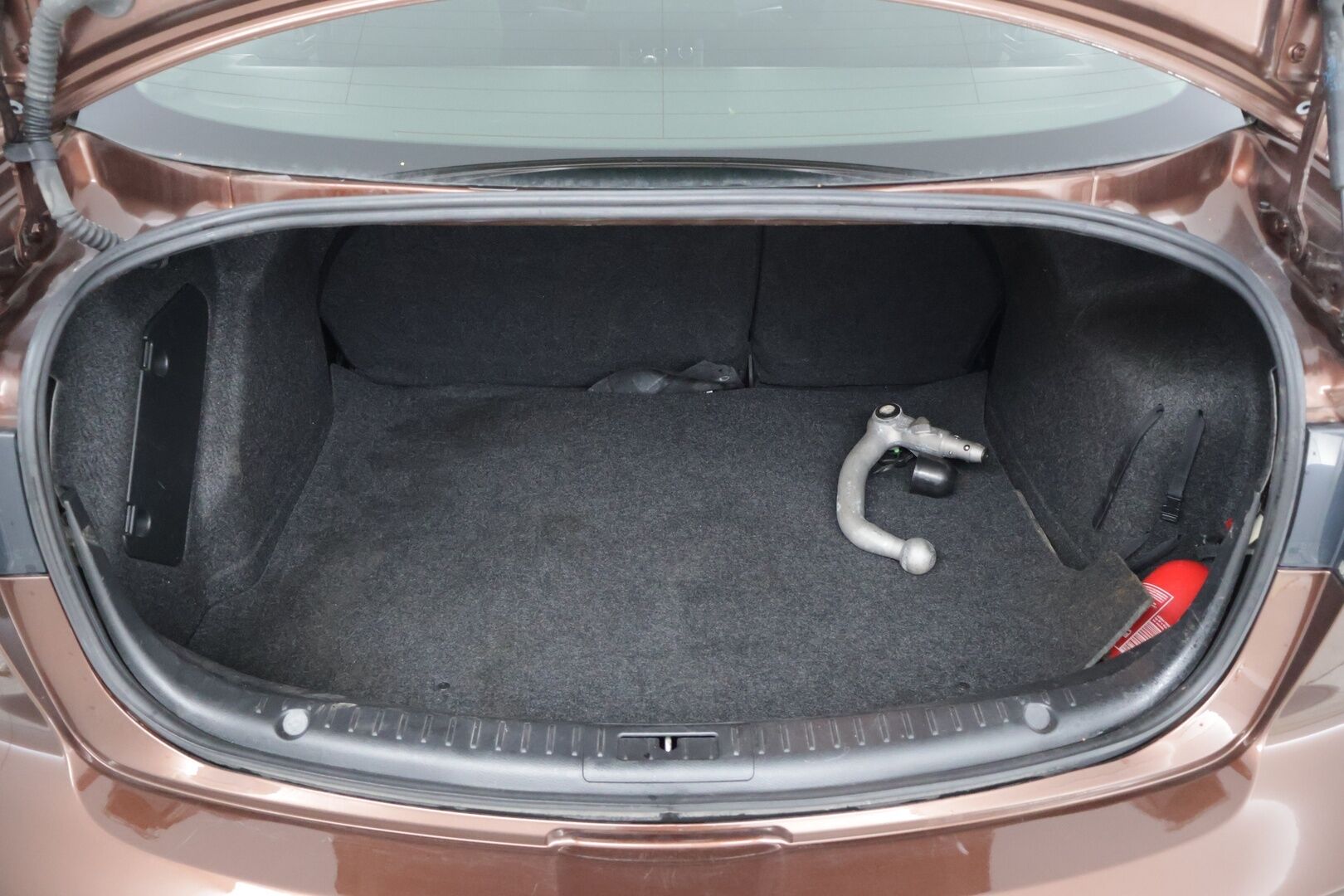 Mazda 3 2012 Mazda 3 Sedan ** Cruise / Lohko / Irroitettava koukku** - AUX / Kahdet renkaat vanteineen / Juuri huollettu ja katsastettu