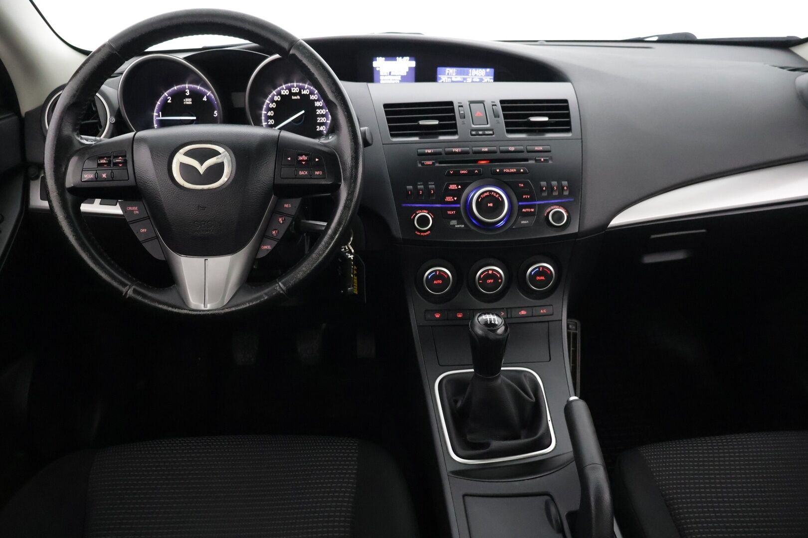 Mazda 3 2012 Mazda 3 Sedan ** Cruise / Lohko / Irroitettava koukku** - AUX / Kahdet renkaat vanteineen / Juuri huollettu ja katsastettu