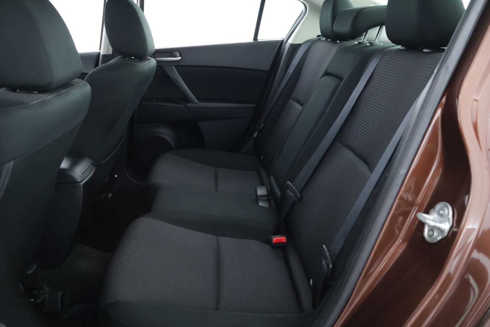 Mazda 3 2012 Mazda 3 Sedan ** Cruise / Lohko / Irroitettava koukku** - AUX / Kahdet renkaat vanteineen / Juuri huollettu ja katsastettu