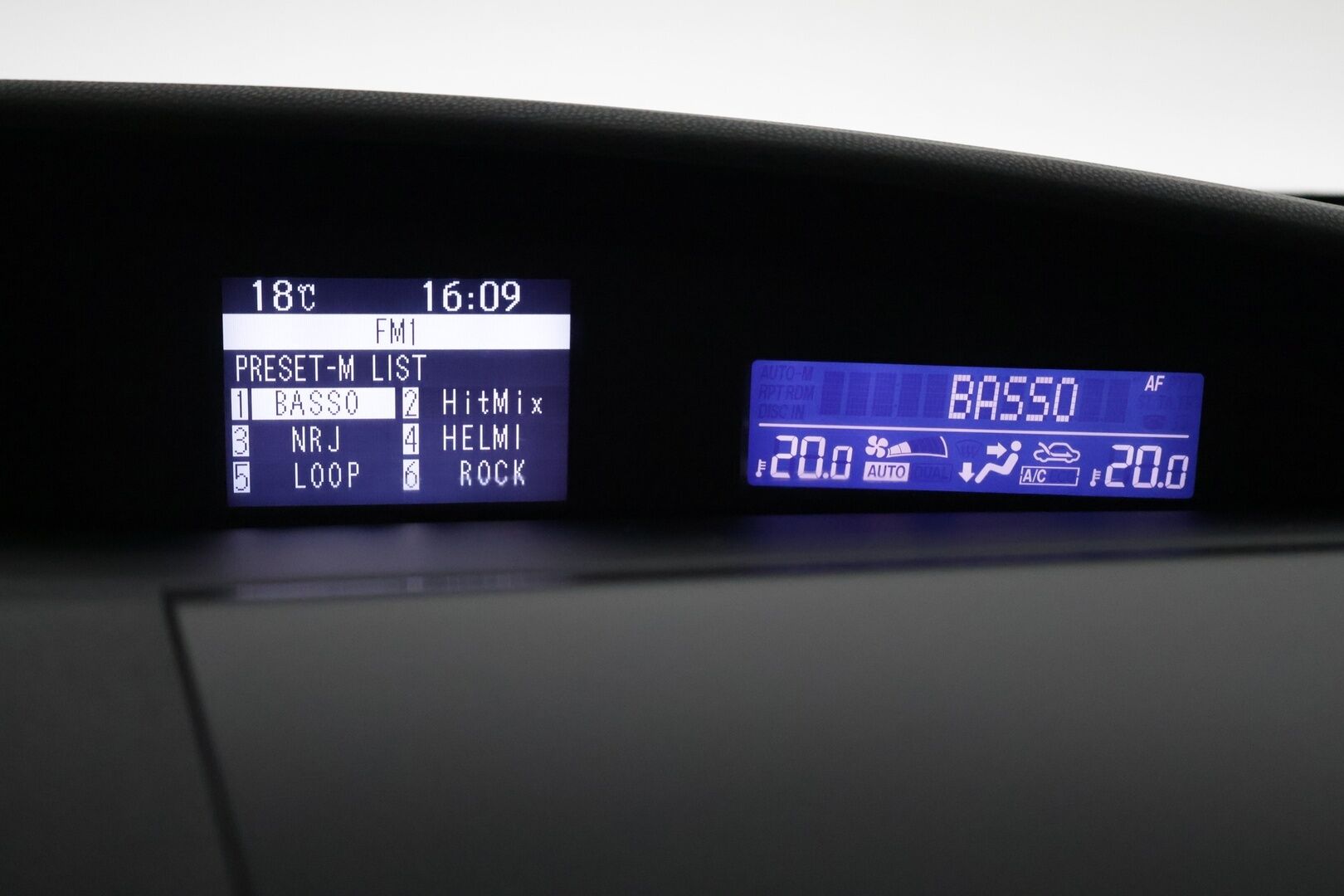 Mazda 3 2012 Mazda 3 Sedan ** Cruise / Lohko / Irroitettava koukku** - AUX / Kahdet renkaat vanteineen / Juuri huollettu ja katsastettu