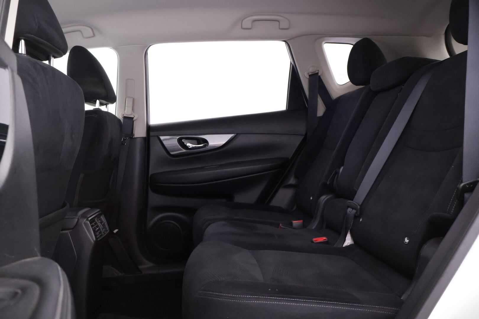 Nissan X-Trail 2017 dCi 177 Business 360 4WD Xtronic - | Suomi-auto | Koukku | Navi | Lohkolämmitin | Avaimeton kulku | Sähköluukku | 360-Kamera | Kahdet Michelin-renkaat vanteilla |
