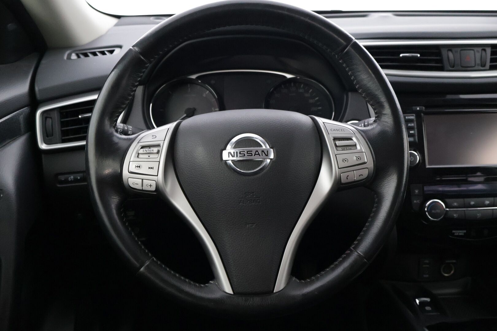 Nissan X-Trail 2017 dCi 177 Business 360 4WD Xtronic - | Suomi-auto | Koukku | Navi | Lohkolämmitin | Avaimeton kulku | Sähköluukku | 360-Kamera | Kahdet Michelin-renkaat vanteilla |