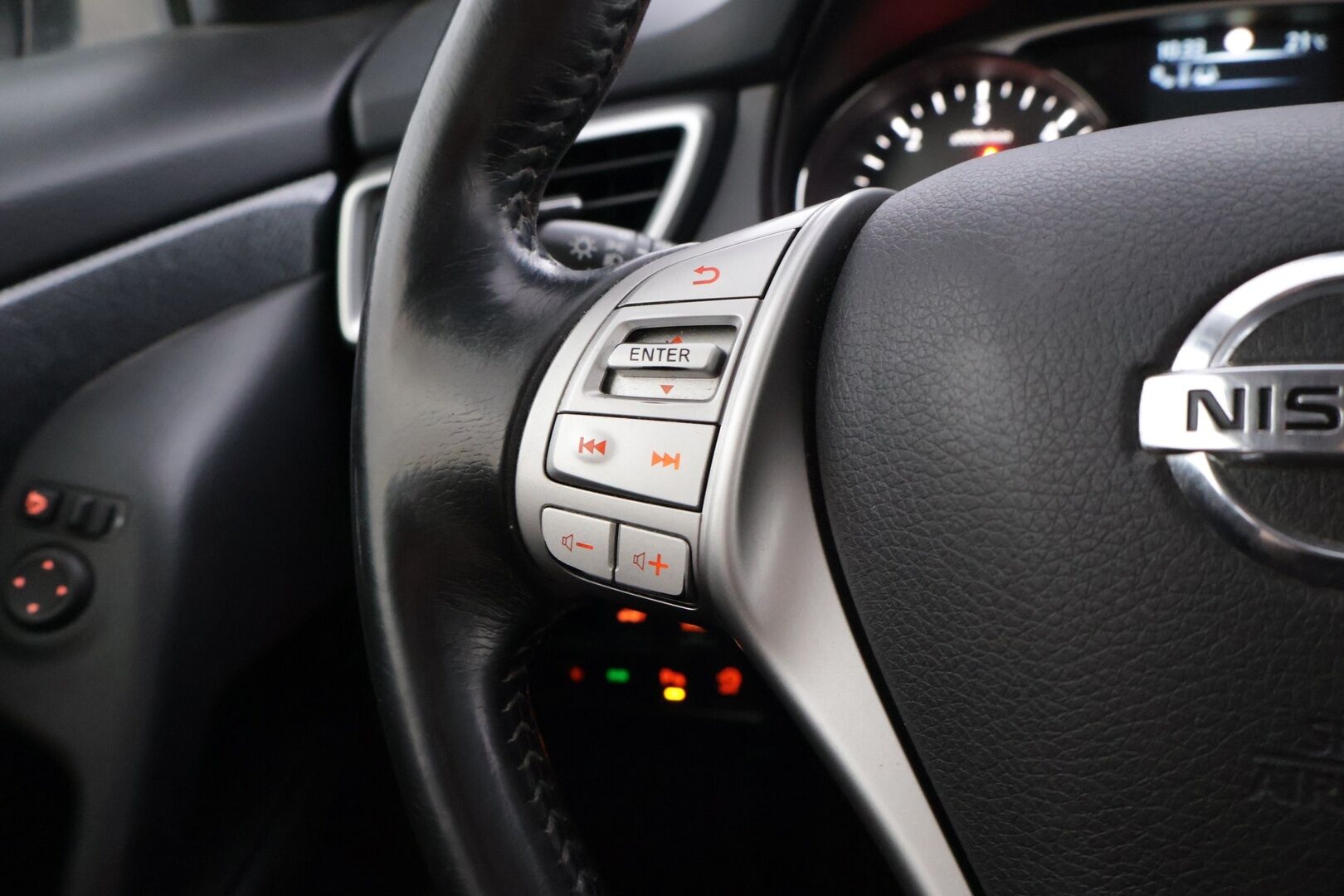 Nissan X-Trail 2017 dCi 177 Business 360 4WD Xtronic - | Suomi-auto | Koukku | Navi | Lohkolämmitin | Avaimeton kulku | Sähköluukku | 360-Kamera | Kahdet Michelin-renkaat vanteilla |