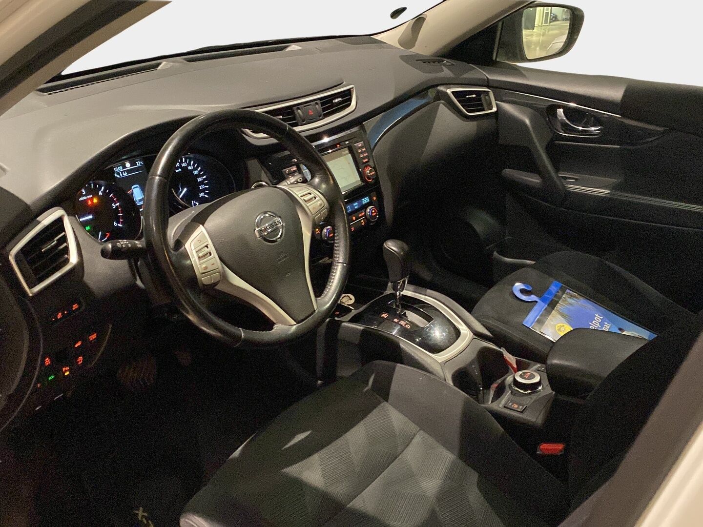 Nissan X-Trail 2017 dCi 177 Business 360 4WD Xtronic - | Suomi-auto | Koukku | Navi | Lohkolämmitin | Avaimeton kulku | Sähköluukku | 360-Kamera | Kahdet Michelin-renkaat vanteilla |