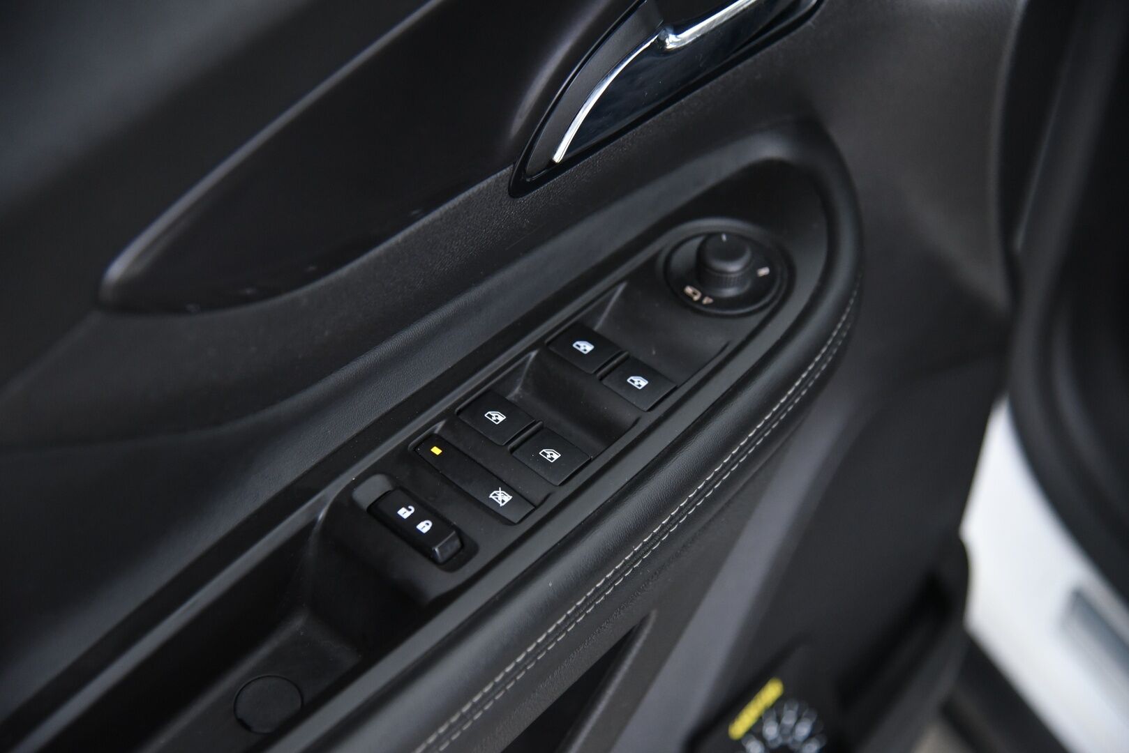 Opel Mokka 2017 X Innovation 1,4 Turbo ECOTEC / P-Kamera / Ratinlämmitys / Apple&Android / Keyless / Kaistavahti - Pienikulutteinen Suomi-Auto / LED-Ajovalot / 2 Renkaat vanteilla