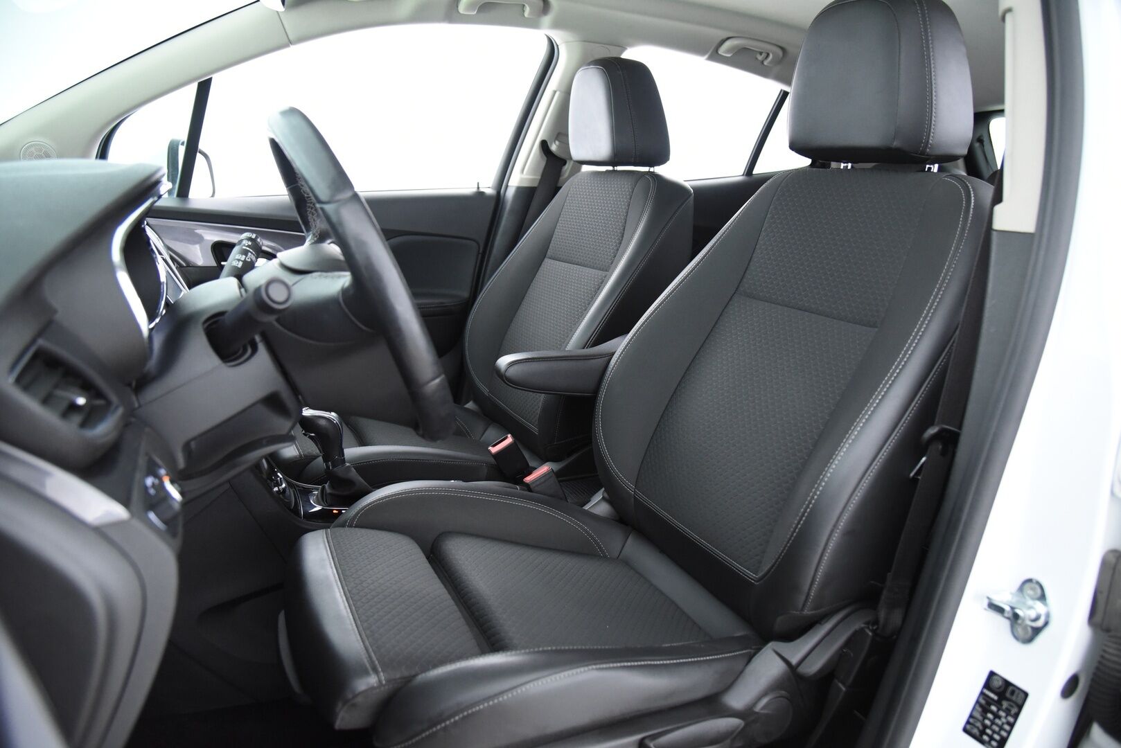 Opel Mokka 2017 X Innovation 1,4 Turbo ECOTEC / P-Kamera / Ratinlämmitys / Apple&Android / Keyless / Kaistavahti - Pienikulutteinen Suomi-Auto / LED-Ajovalot / 2 Renkaat vanteilla