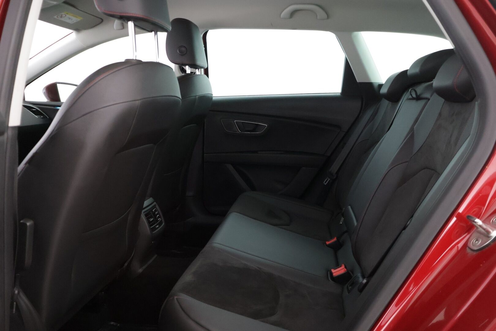 Seat Leon ST 2018 1,8 TSI 180 FR Business DSG *Adapt. vakkari / Lohkolämmitin / Koukku / Kessy / P. Tutkat* - Suomi-auto / Viimeisin huolto 119tkm kohdalla! / 2x renkaat alumiinivanteilla! 