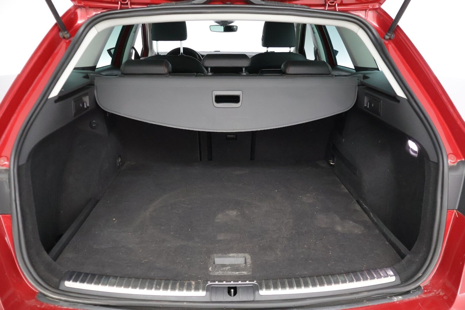 Seat Leon ST 2018 1,8 TSI 180 FR Business DSG *Adapt. vakkari / Lohkolämmitin / Koukku / Kessy / P. Tutkat* - Suomi-auto / Viimeisin huolto 119tkm kohdalla! / 2x renkaat alumiinivanteilla! 