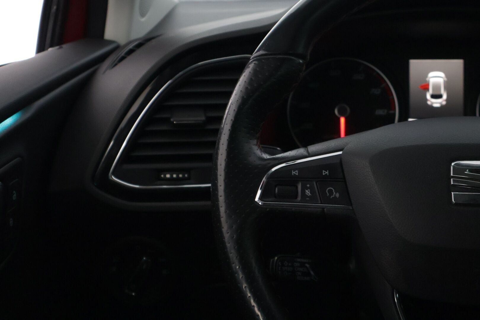 Seat Leon ST 2018 1,8 TSI 180 FR Business DSG *Adapt. vakkari / Lohkolämmitin / Koukku / Kessy / P. Tutkat* - Suomi-auto / Viimeisin huolto 119tkm kohdalla! / 2x renkaat alumiinivanteilla! 