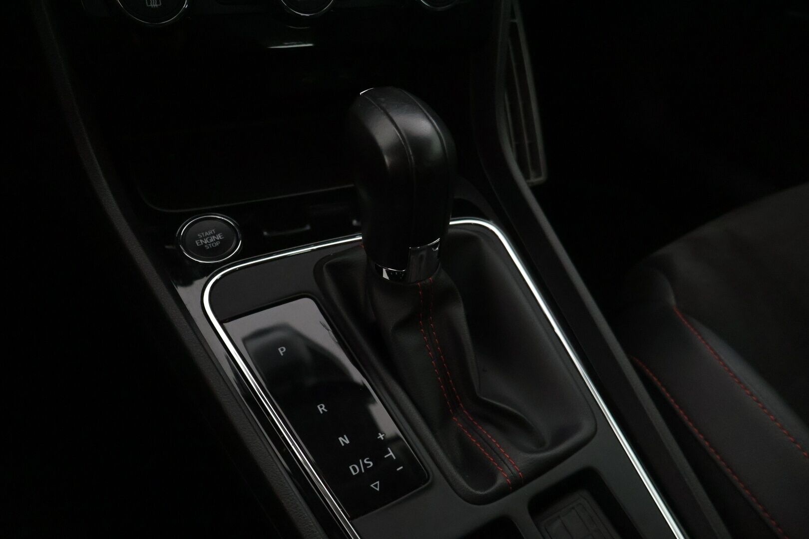 Seat Leon ST 2018 1,8 TSI 180 FR Business DSG *Adapt. vakkari / Lohkolämmitin / Koukku / Kessy / P. Tutkat* - Suomi-auto / Viimeisin huolto 119tkm kohdalla! / 2x renkaat alumiinivanteilla! 