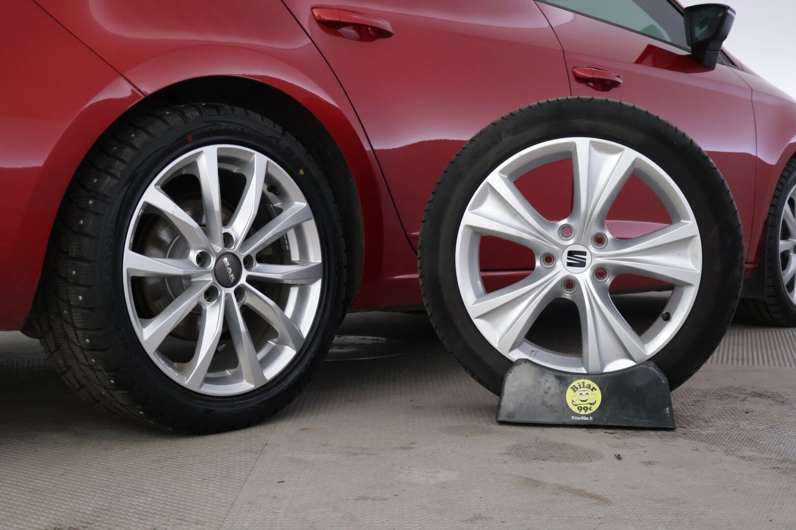 Seat Leon ST 2018 1,8 TSI 180 FR Business DSG *Adapt. vakkari / Lohkolämmitin / Koukku / Kessy / P. Tutkat* - Suomi-auto / Viimeisin huolto 119tkm kohdalla! / 2x renkaat alumiinivanteilla! 