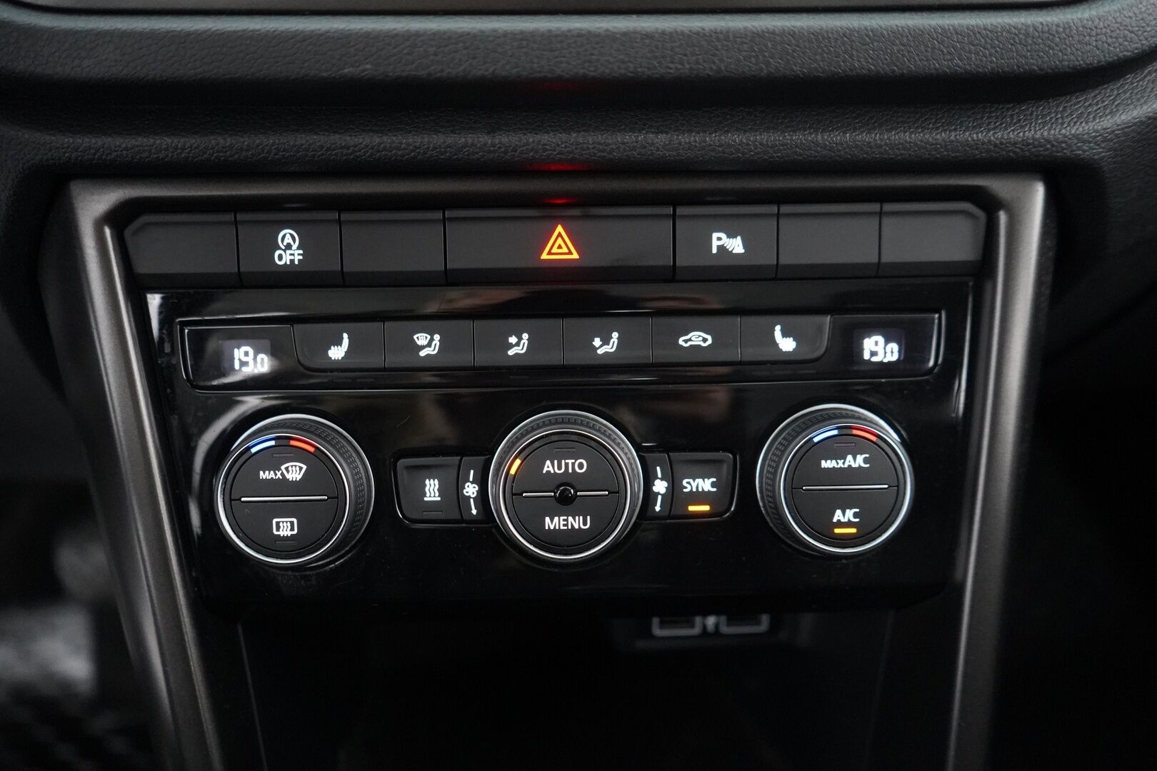 Volkswagen T-Roc 2017 Style 1,0 TSI 85 kW (115 hv) - ACC | Tutkat | Apple CarPlay & AndroidAuto | LED | Kahdet VW:n vanteet