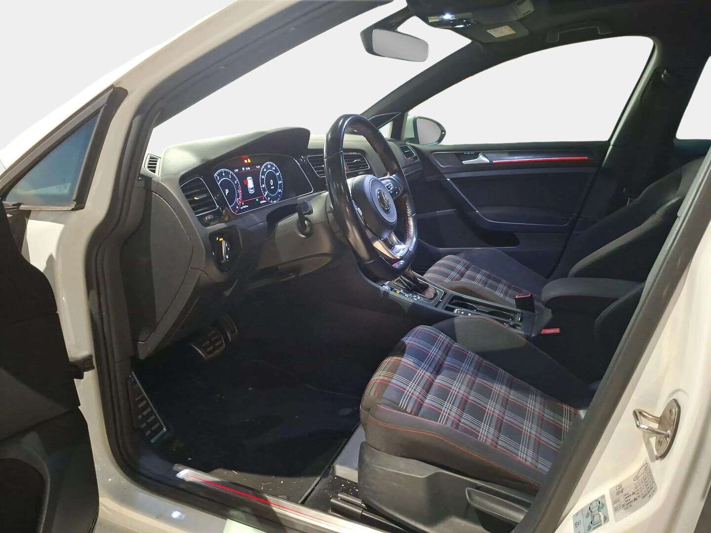 Volkswagen Golf 2018 GTI Performance 2,0 TSI 180 kW (245 hv) DSG-automaatti - Suomiauto | Webasto | DynAudio | Panorama | Adapt.LED | Peruutuskamera | Sporttipenkit | Digimittari | Näyttävä!