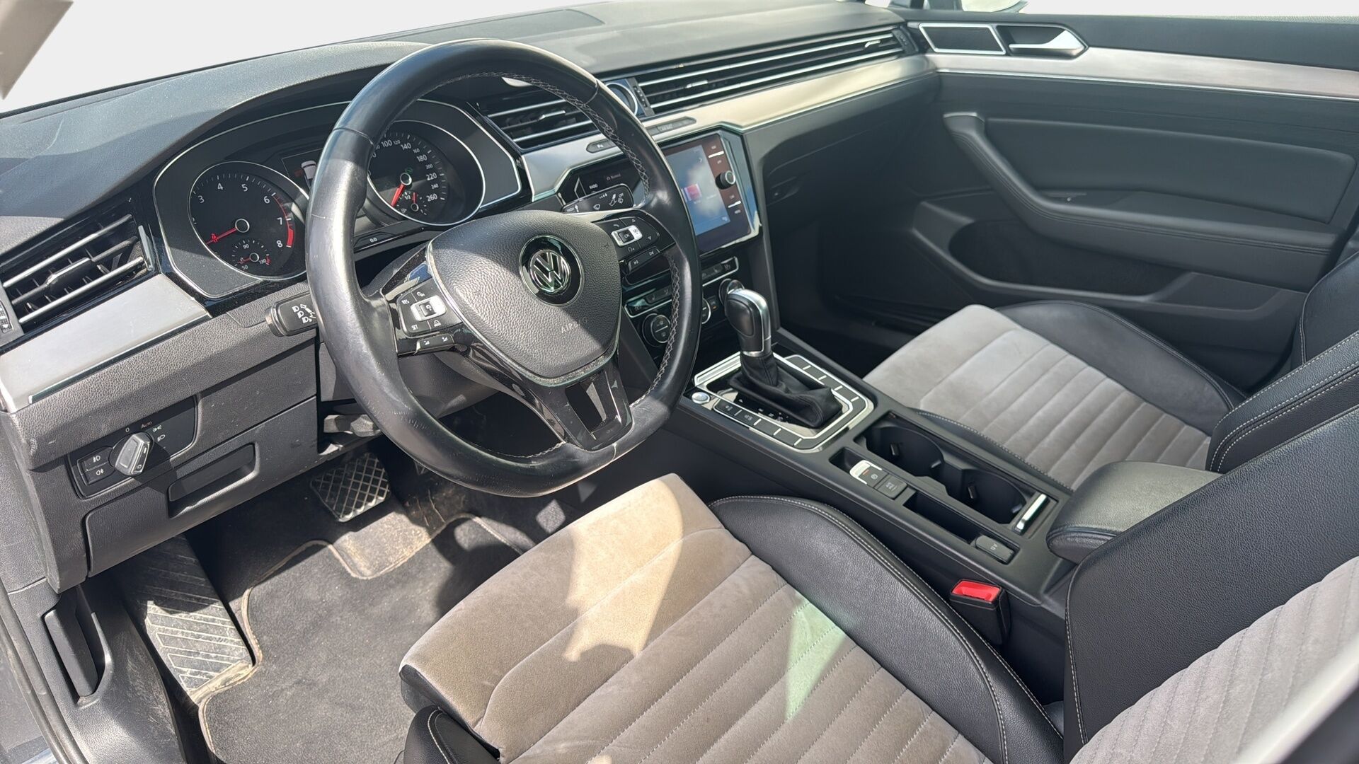 Volkswagen Passat 2018 Sedan Highline 1,4 TSI 110 kW (150 hv) ACT DSG-automaatti - | Webasto | ErgoComfort | Vetokoukku | P-Tutkat | LED | Tulossa myyntiin!