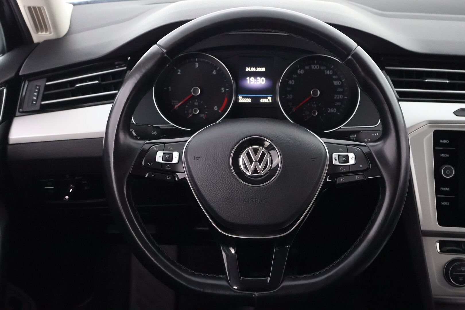 Volkswagen Passat 2018 Sedan Comfortline 1,6 TDI 88 kW (120 hv) DSG-automaatti - Webasto / Adapt. Vakkari / Keyless / Navi / Suomiauto / Juuri saapunut!