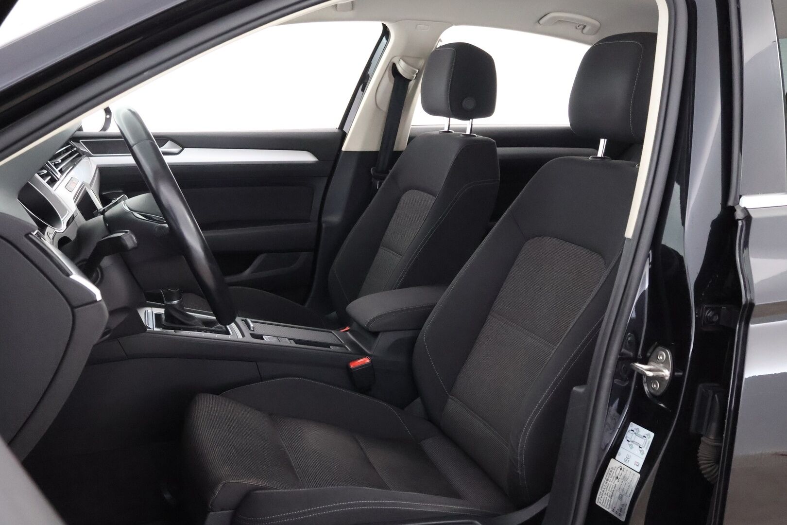 Volkswagen Passat 2018 Sedan Comfortline 1,6 TDI 88 kW (120 hv) DSG-automaatti - Webasto / Adapt. Vakkari / Keyless / Navi / Suomiauto / Juuri saapunut!