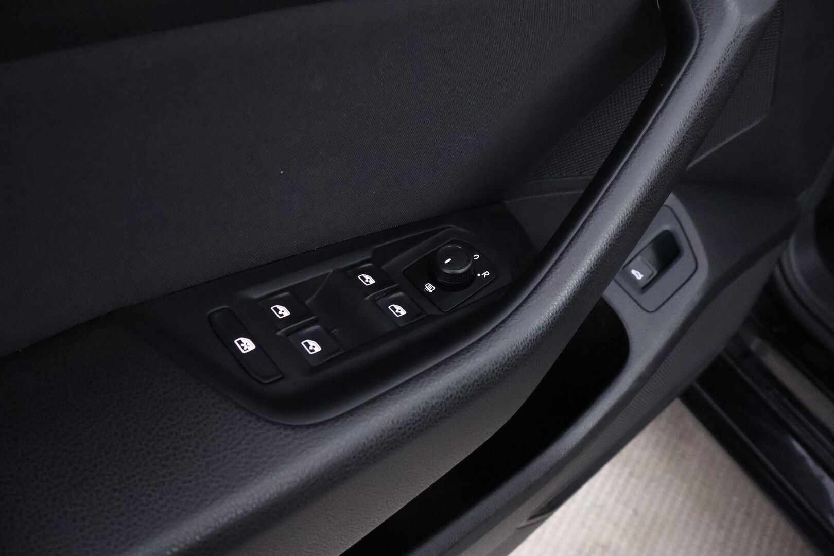 Volkswagen Passat 2018 Sedan Comfortline 1,6 TDI 88 kW (120 hv) DSG-automaatti - Webasto / Adapt. Vakkari / Keyless / Navi / Suomiauto / Juuri saapunut!