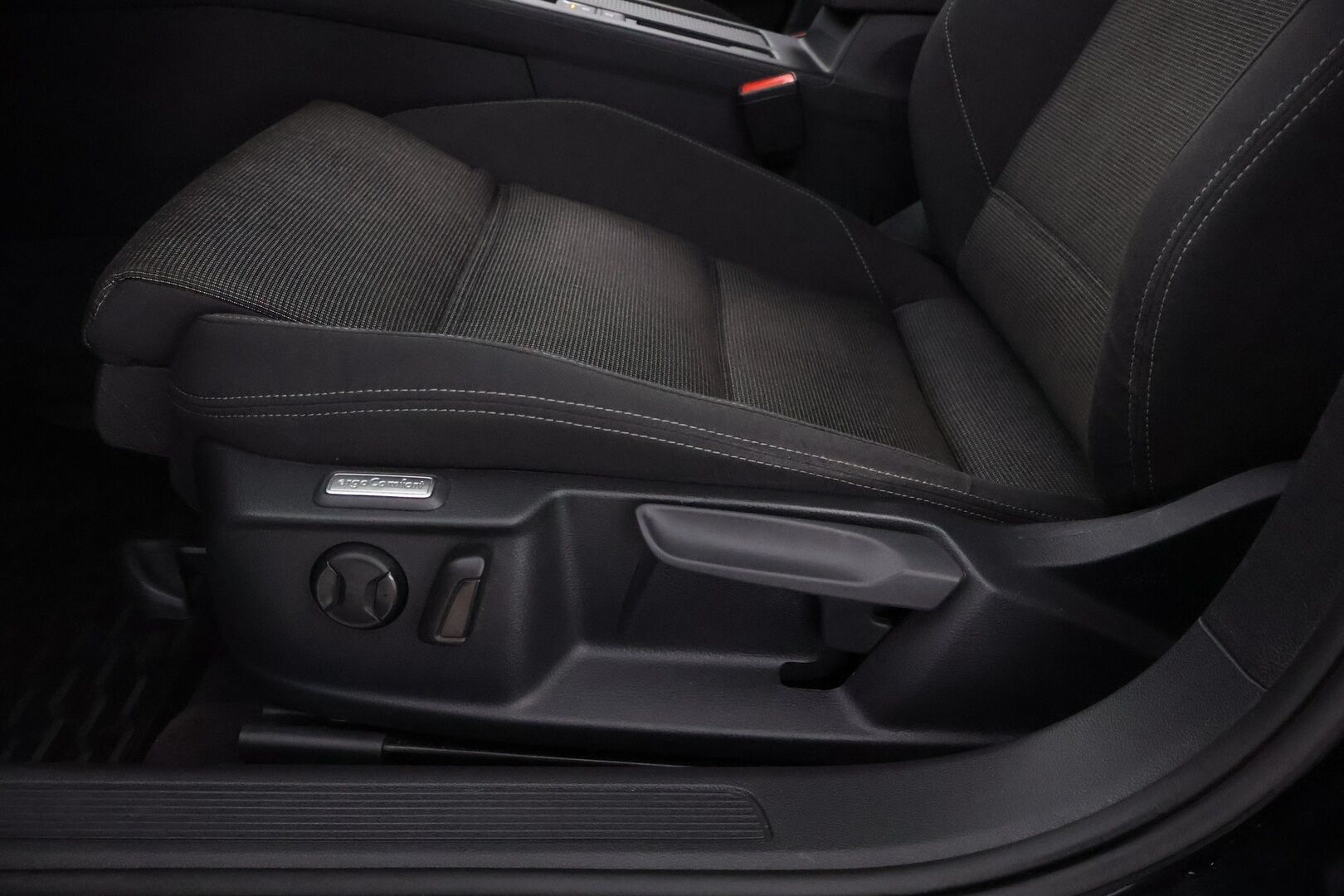 Volkswagen Passat 2018 Sedan Comfortline 1,6 TDI 88 kW (120 hv) DSG-automaatti - Webasto / Adapt. Vakkari / Keyless / Navi / Suomiauto / Juuri saapunut!