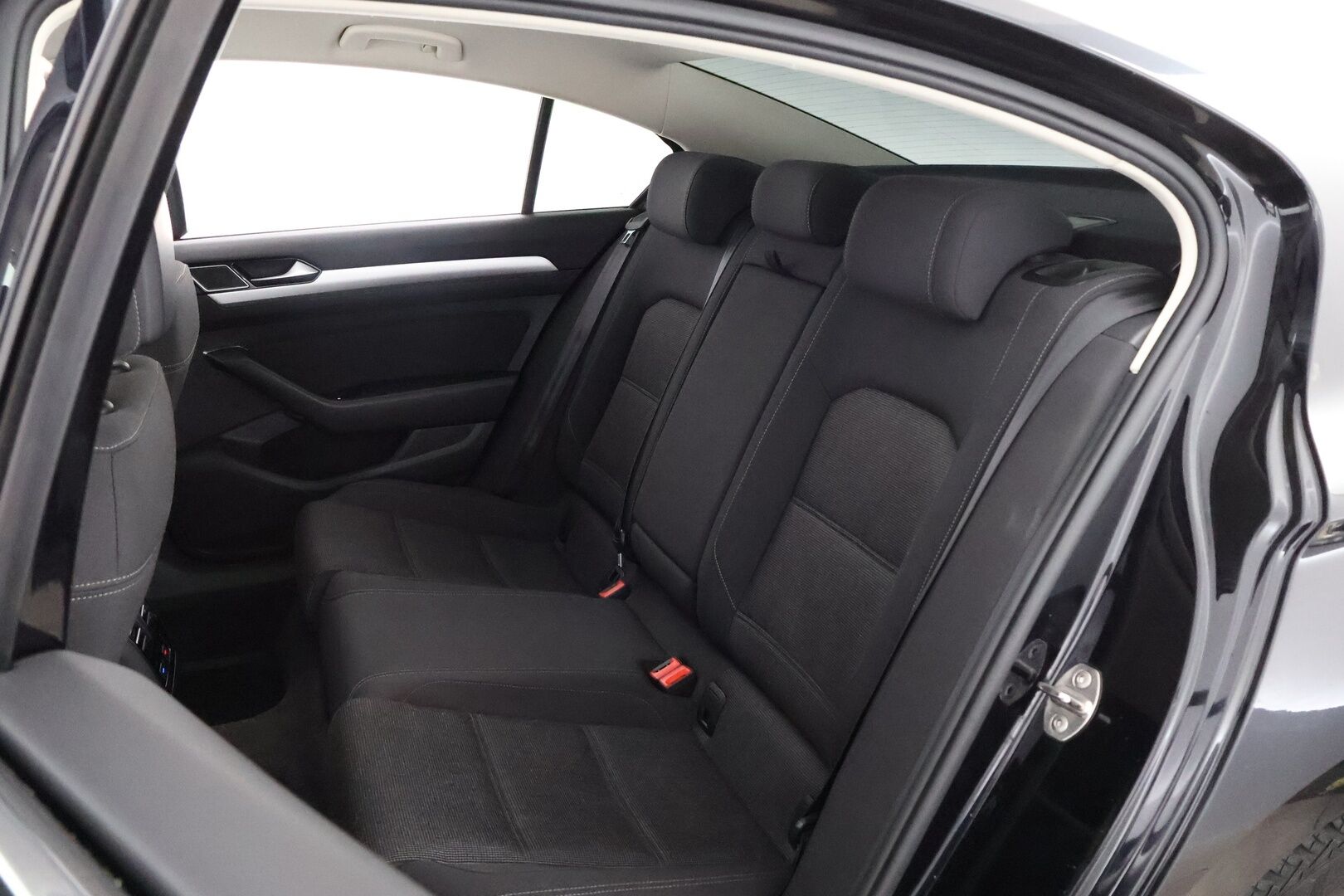 Volkswagen Passat 2018 Sedan Comfortline 1,6 TDI 88 kW (120 hv) DSG-automaatti - Webasto / Adapt. Vakkari / Keyless / Navi / Suomiauto / Juuri saapunut!