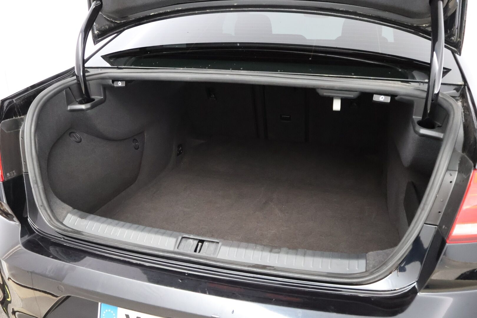 Volkswagen Passat 2018 Sedan Comfortline 1,6 TDI 88 kW (120 hv) DSG-automaatti - Webasto / Adapt. Vakkari / Keyless / Navi / Suomiauto / Juuri saapunut!