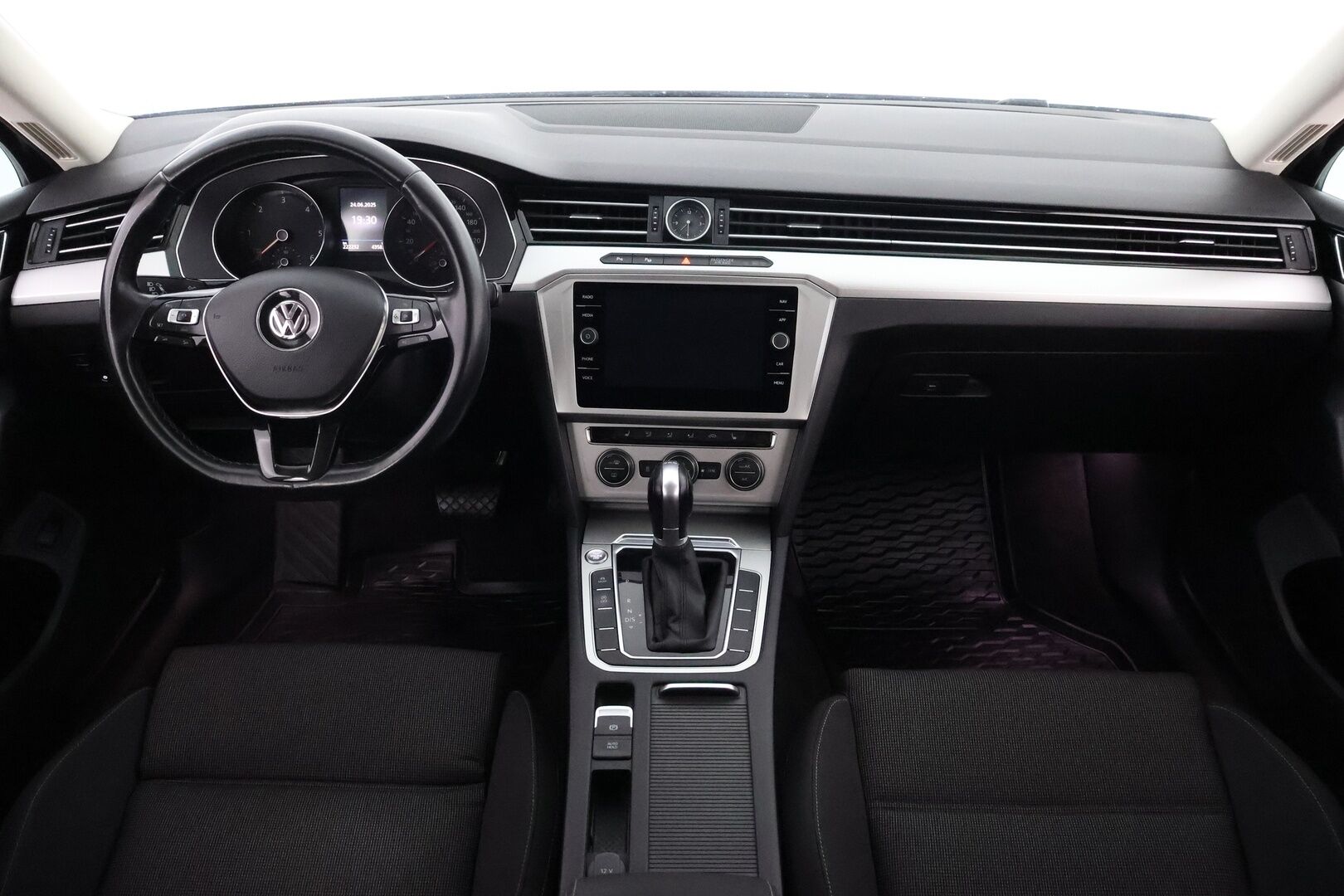 Volkswagen Passat 2018 Sedan Comfortline 1,6 TDI 88 kW (120 hv) DSG-automaatti - Webasto / Adapt. Vakkari / Keyless / Navi / Suomiauto / Juuri saapunut!