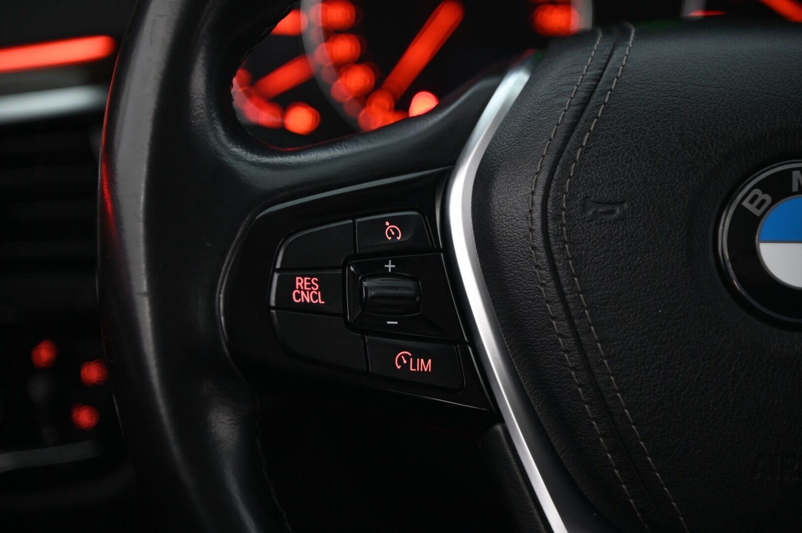 BMW 520 2019 G30 Sedan 520d A xDrive Business*Dakota nahat / Ambient / Vakkari* - *Suomi-auto / Neliveto*