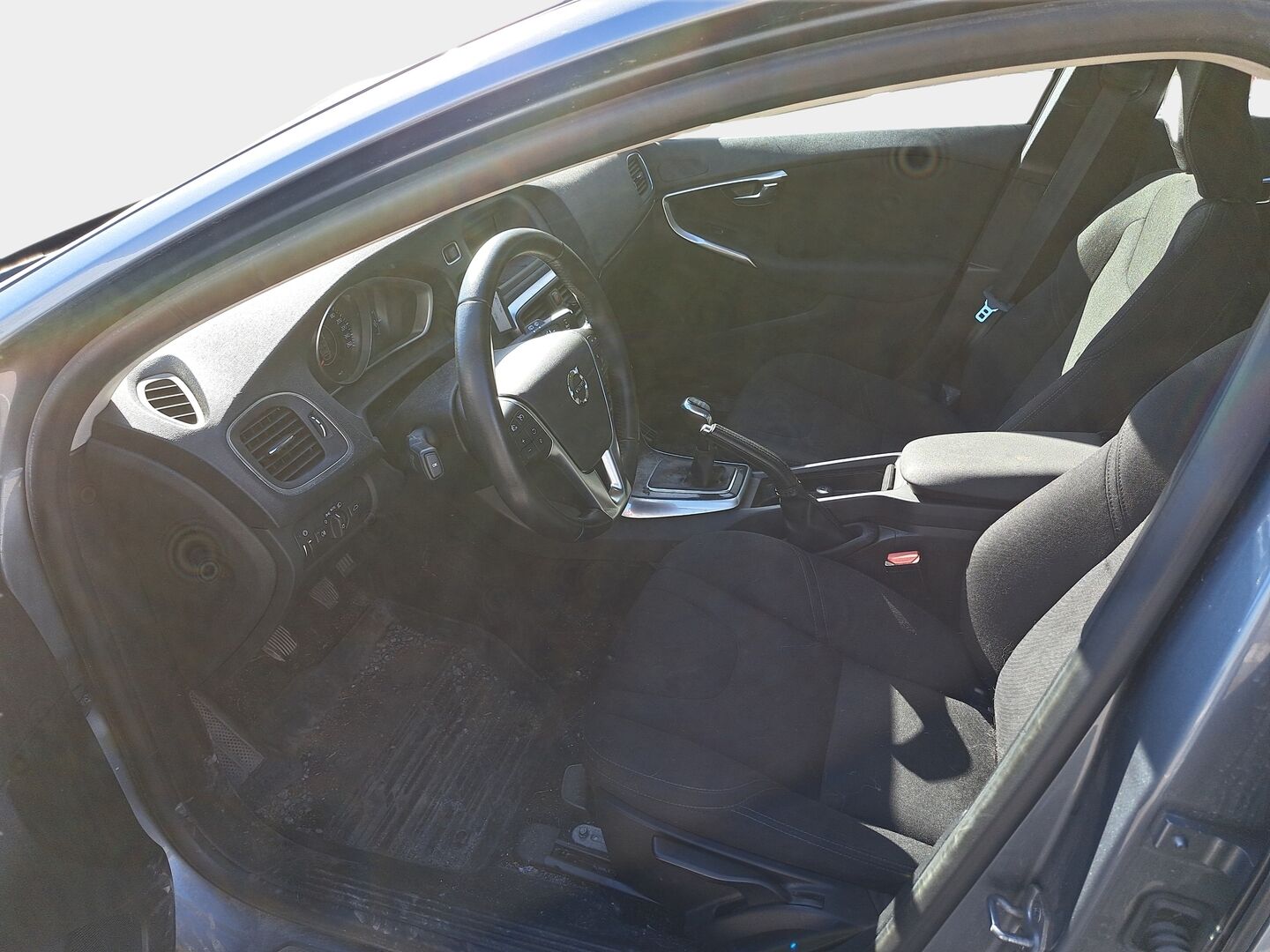 Volvo V40 2018 D2 Momentum E * Suomiauto / LED / High Perf Audio / Lohko&Sisäpistoke / Vakkari / Jakopää tehty! - 2x Renkaat / Siisti / Juuri tullut Tampereelle! - HULLUT AVAJAISHULINAT KORKOTARJOUS 3,29 %