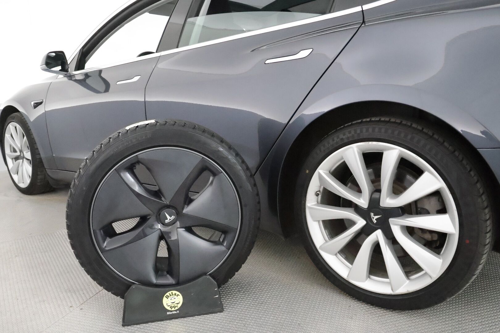 Tesla Model 3 2019 Long-Range Dual Motor AWD **Lasikatto / ACC / LED-valot / P.kamera / Muistipenkki / Navi / Kaistavahti** - 1x Omisteinen Suomi-auto / 19" Sport vanteet / Kahdet Renkaat / Akku kuntotarkastettu!