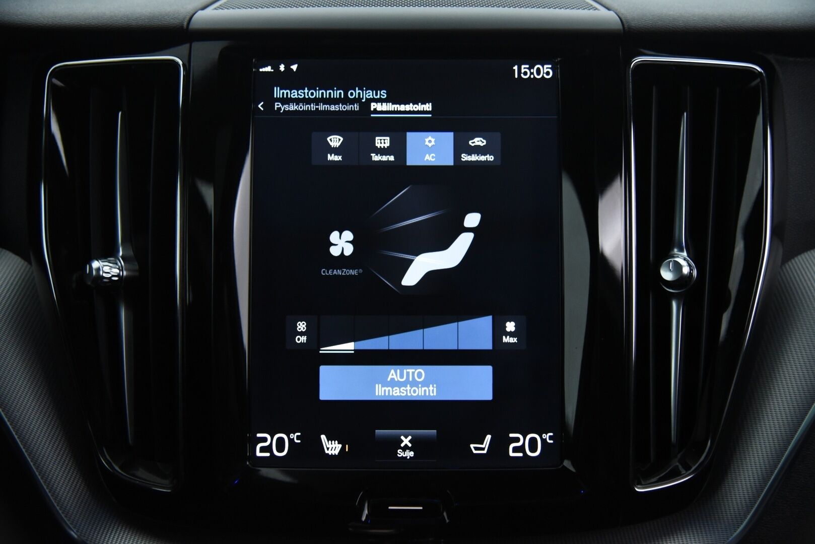 Volvo XC60 2018 T8 AWD R-Design aut / ACC / Panorama / Muistipenkki / Webasto - Bowers & Wilkins / Four-C Ilma-jousitus / Webasto
