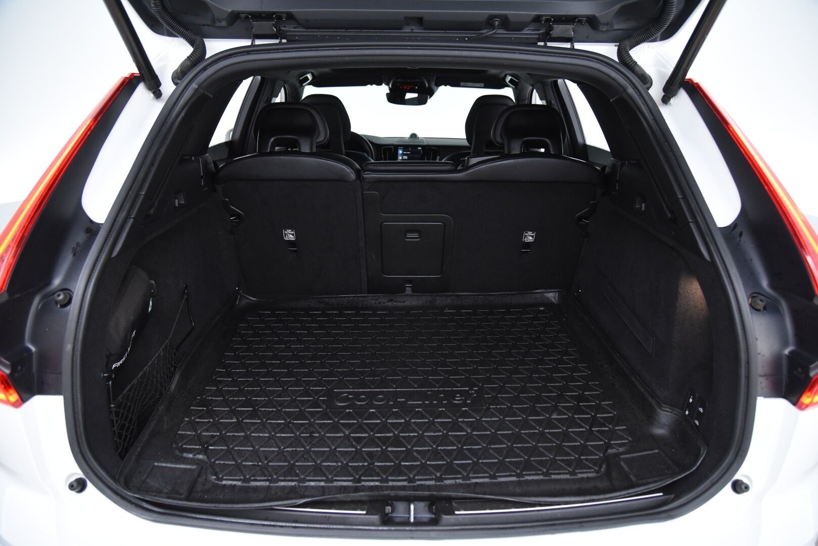 Volvo XC60 2018 T8 AWD R-Design aut / ACC / Panorama / Muistipenkki / Webasto - Bowers & Wilkins / Four-C Ilma-jousitus / Webasto